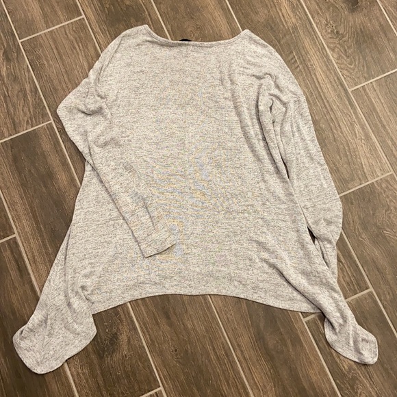 Dulcie - high low hem long sleeve knit sweater - Picture 4 of 7